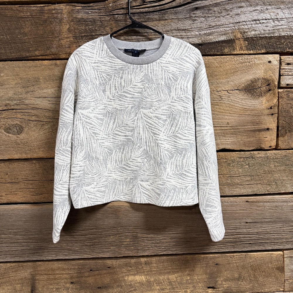 NWT French Connection Sekie pullover,  palm leaf print, gray/white, small